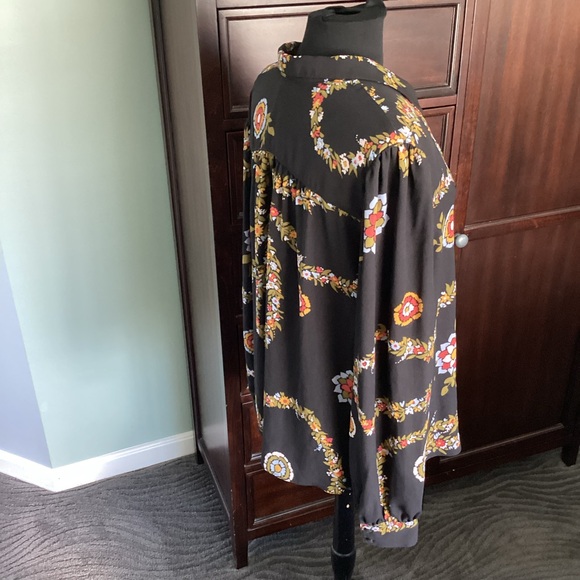 Modcloth 1970s Inspired Blouse in Black Floral Vines Button Front EUC - Picture 5 of 10